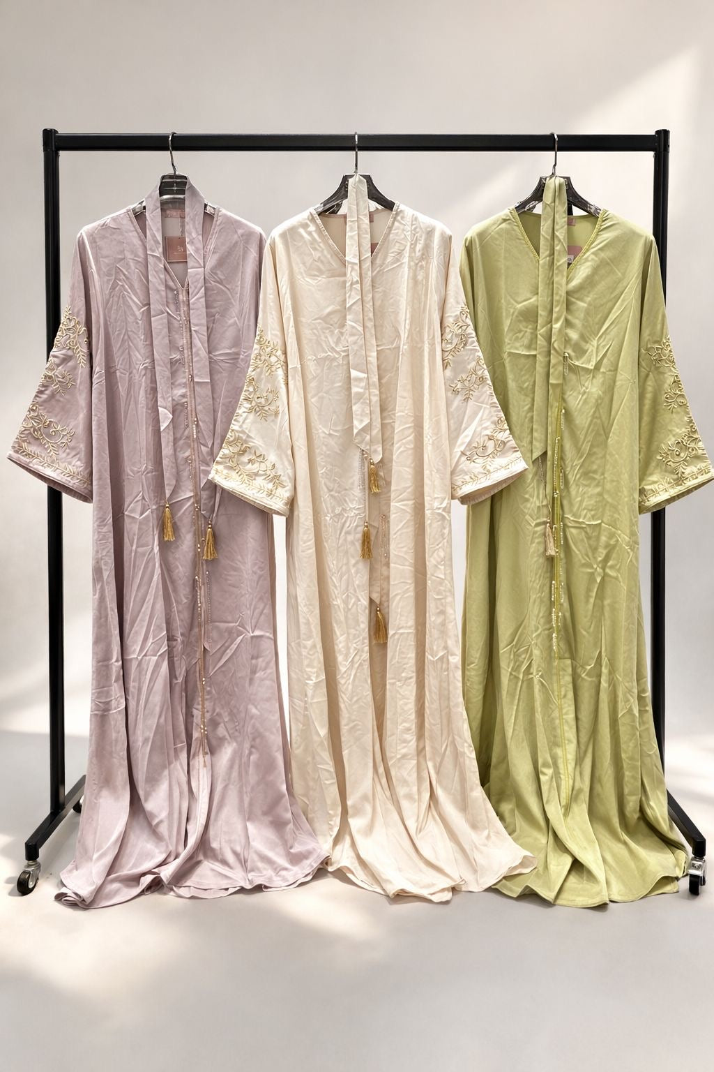 Elegant Swirl Detail Belted Abaya