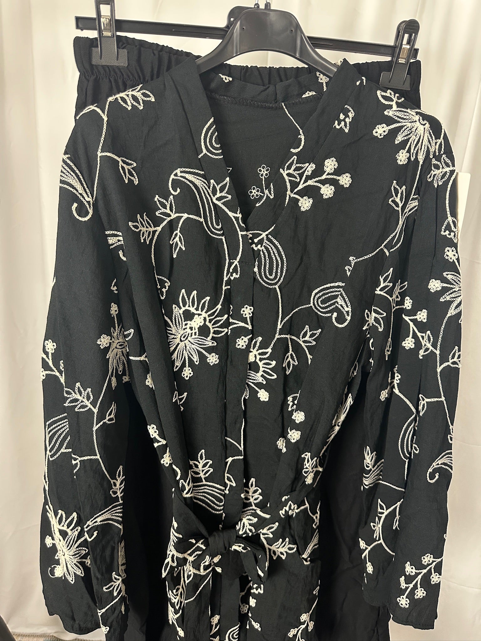 Embroidered floral thread detail belted set