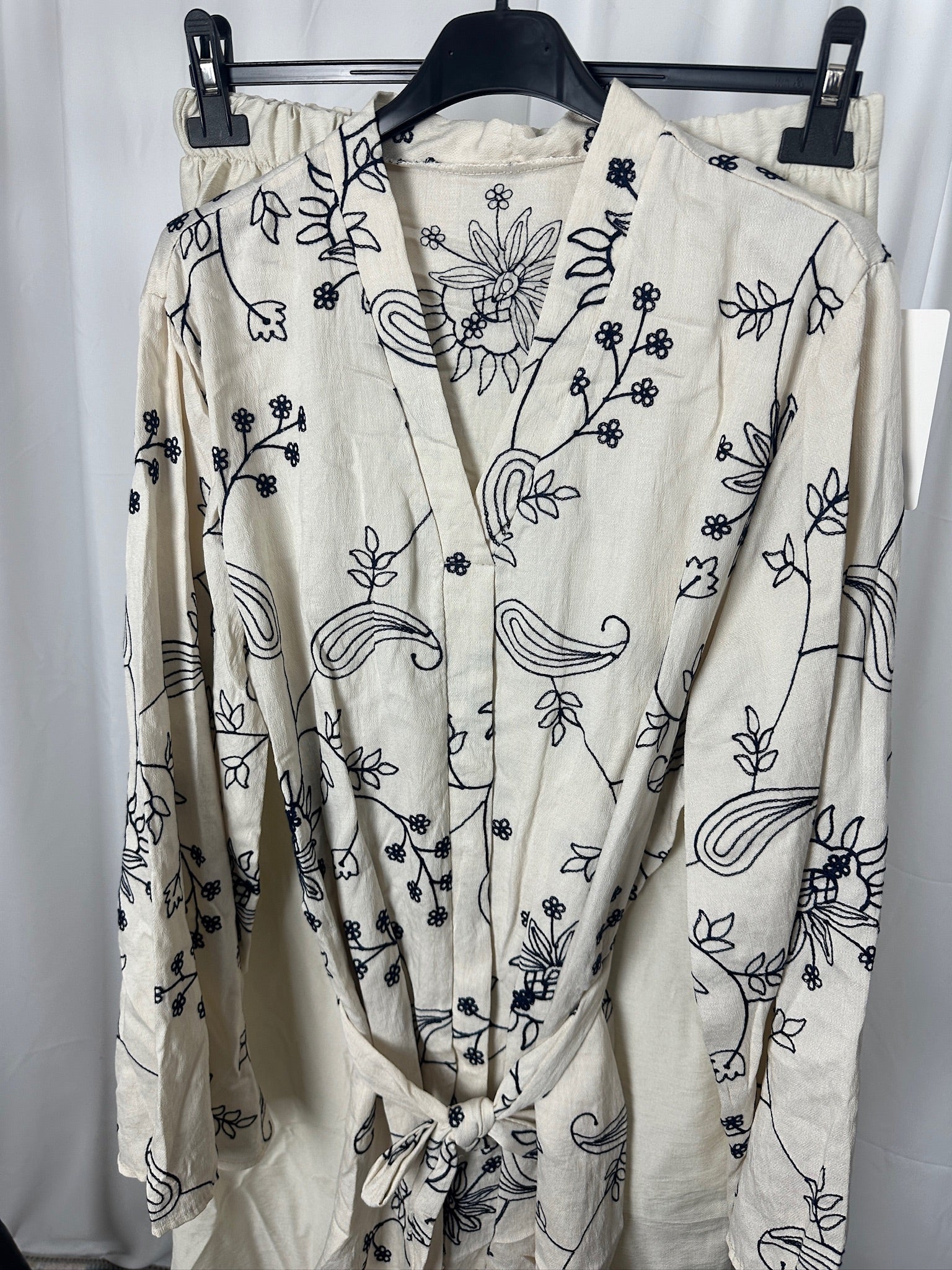 Embroidered floral thread detail belted set