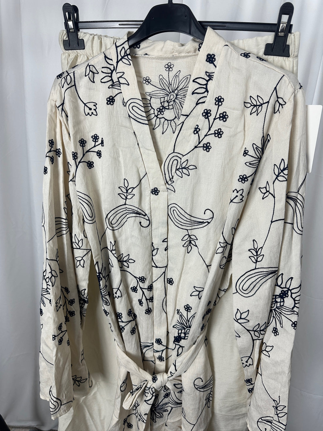 Embroidered floral thread detail belted set