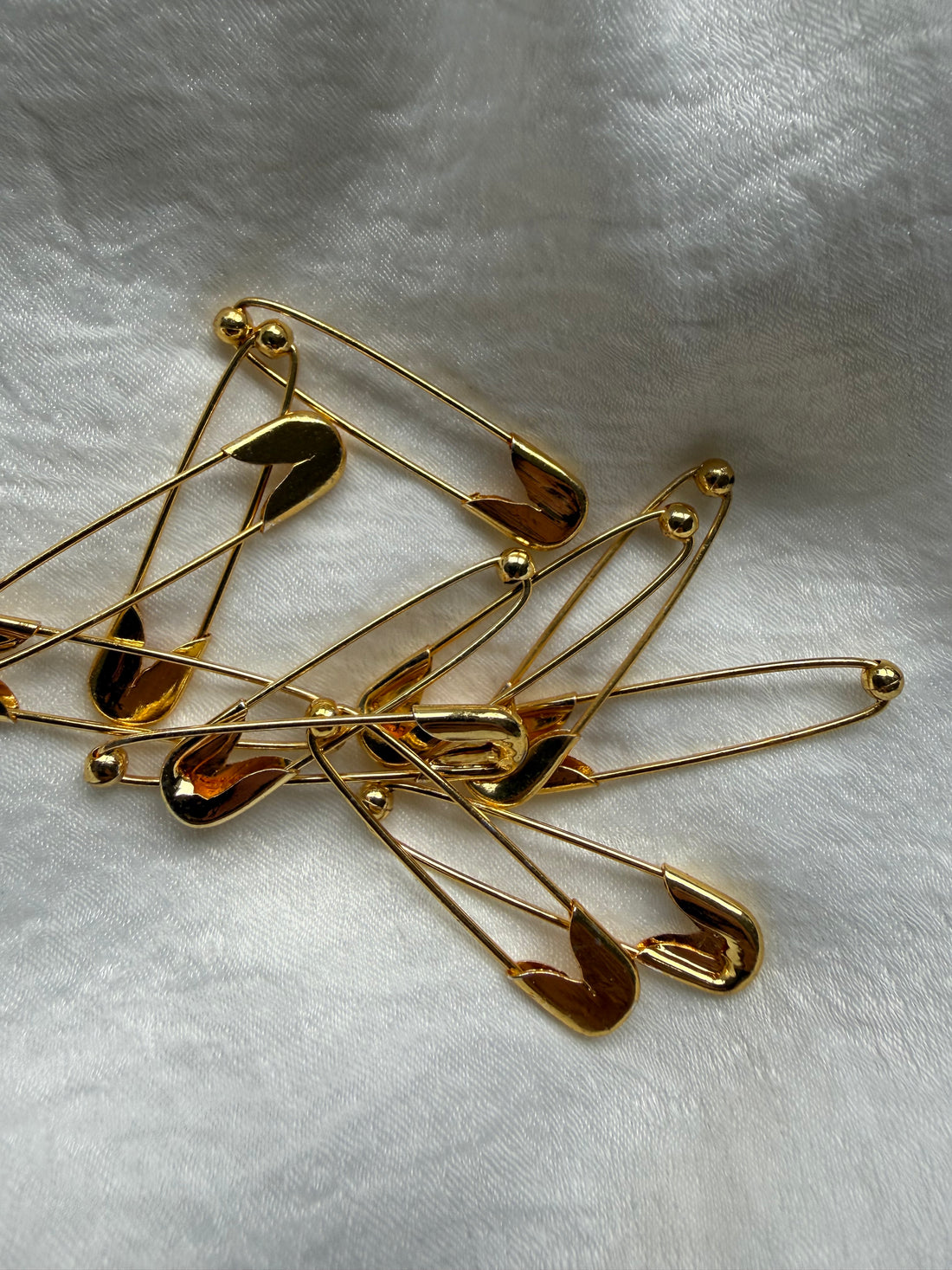 No Snag Ball-End Hijab Safety Pins for Everyday Use 10pcs - Secure Clasp Closure, Smooth Tip, Gold & Silver Finishes, Lightweight & Durable