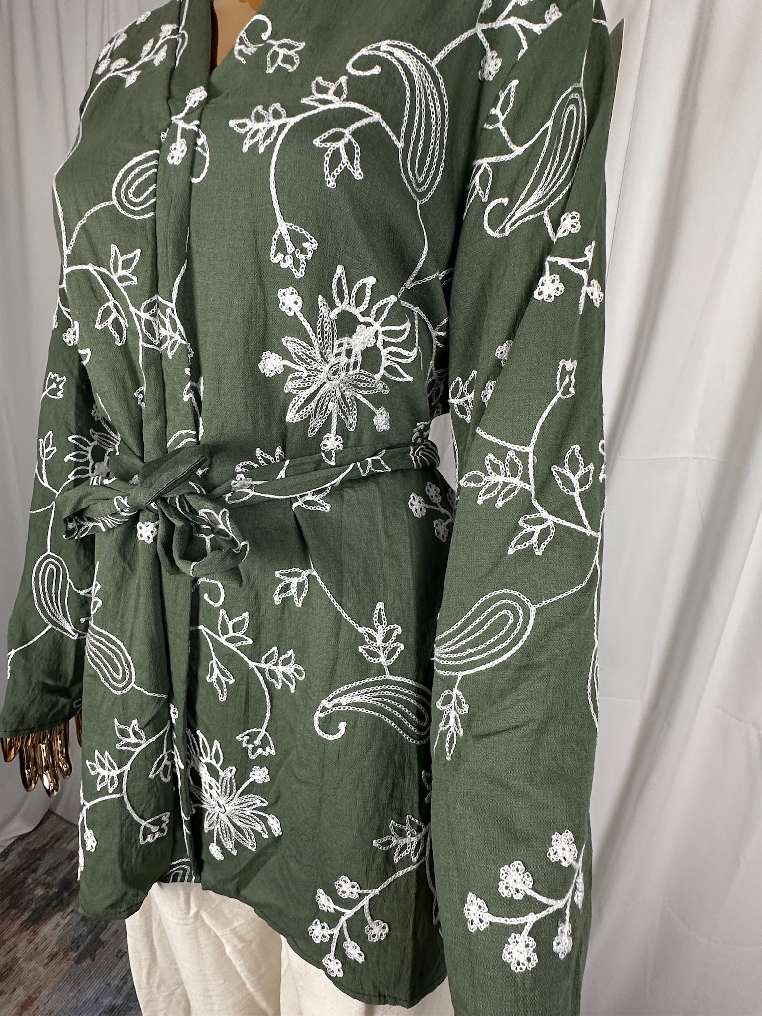 Embroidered floral thread detail belted set