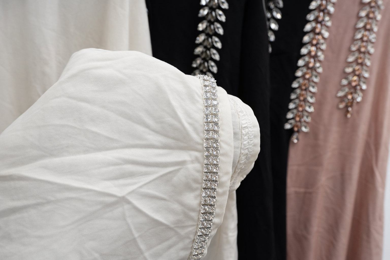 Luxe Rhinestone Neck Abaya