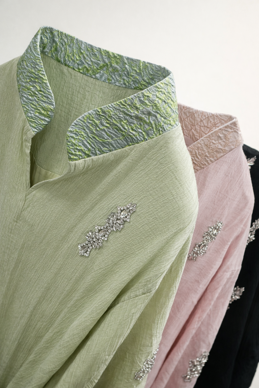 Cascade Signature Collar Abaya