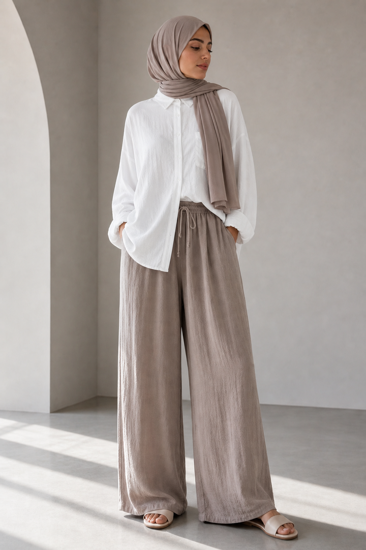 Women's lightweight comfortabe wide leg trouser