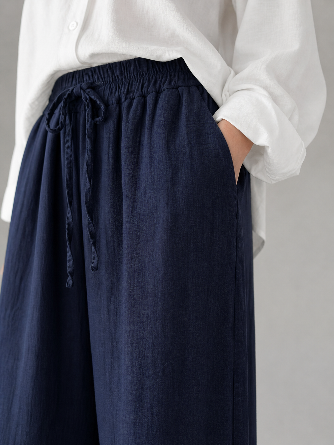 Women's lightweight comfortabe wide leg trouser